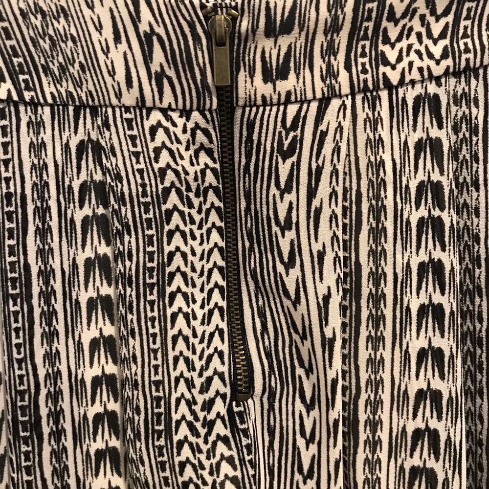 Patterned High-Low Skirt - Picture 3 of 3